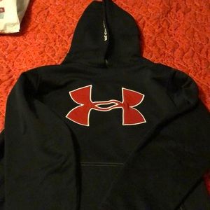 Under Armour black sweatshirt
